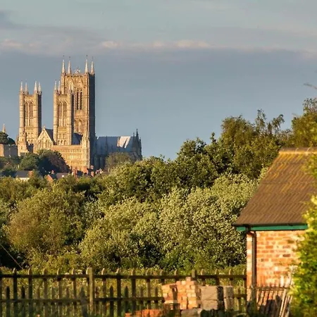 Retreat With Private Hot Tub Lincoln