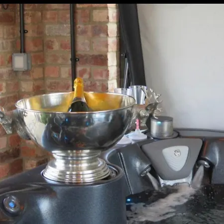 Retreat With Private Hot Tub Hébergement de vacances Lincoln