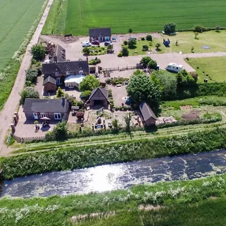 Retreat With Private Hot Tub * Lincoln