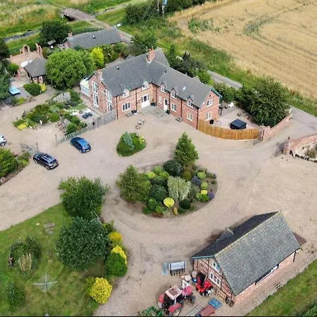 Holiday home Retreat With Private Hot Tub *
