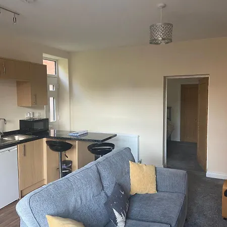 Modern 1 Bed Uphill Apartment