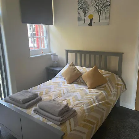 Modern 1 Bed Uphill Apartment Lincoln