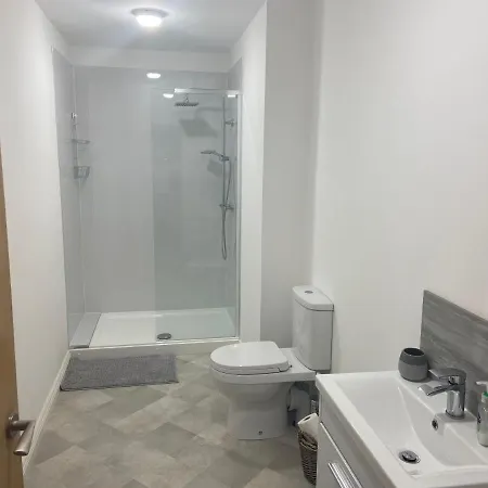 Apartment Modern 1 Bed Uphill *