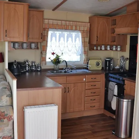 Caravan 8 Berth With Private Fishing Campsite