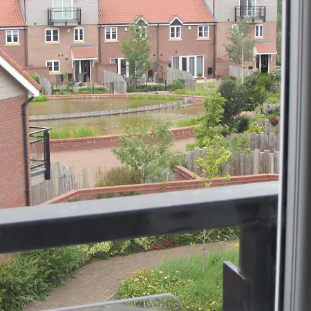 Marina View Holiday Let, Burton Waters, Holiday home *