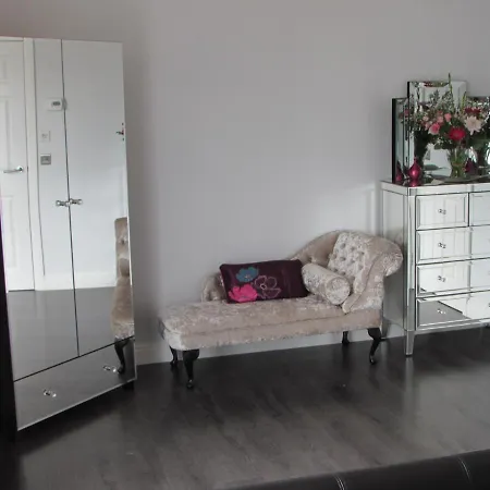 Marina View Holiday Let, Burton Waters, *