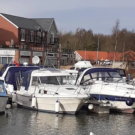 Marina View Holiday Let, Burton Waters, Holiday home Lincoln