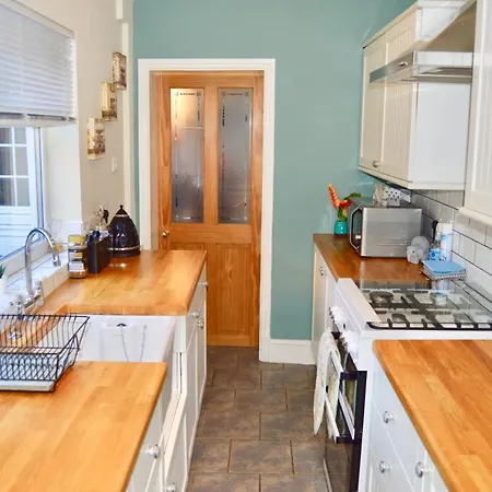 Cathedral Quarter House With Free Secure Driveway Parking For 2 Cars * Lincoln