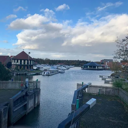 Marina View Holiday Let, Burton Waters, Holiday home