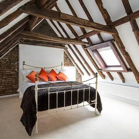 Holiday home No.25 Steep Hill - Award Winning Street, Cathedral Quarter, - Free Parking