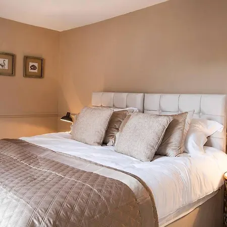 No.25 Steep Hill - Award Winning Street, Cathedral Quarter, - Free Parking
