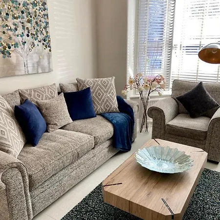 Cathedral Quarter House With Free Secure Driveway Parking For 2 Cars * Lincoln