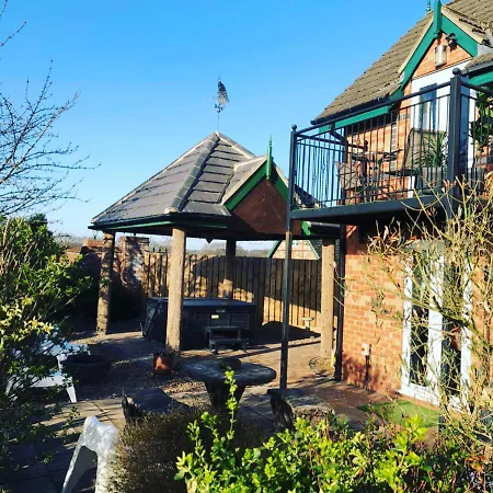 Retreat With Private Hot Tub Holiday home Lincoln