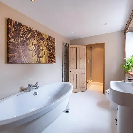 No.25 Steep Hill - Award Winning Street, Cathedral Quarter, - Free Parking *