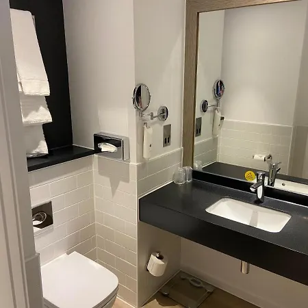 By Ihg Hotel Lincoln