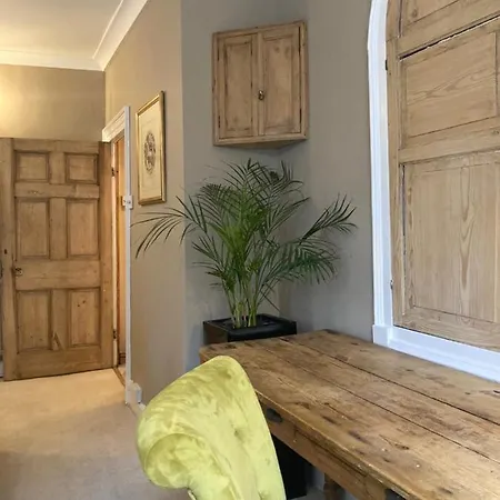 Holiday home No.25 Steep Hill - Award Winning Street, Cathedral Quarter, - Free Parking