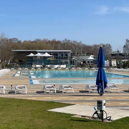 Feriepark Breaks At Tattershall Lakes *