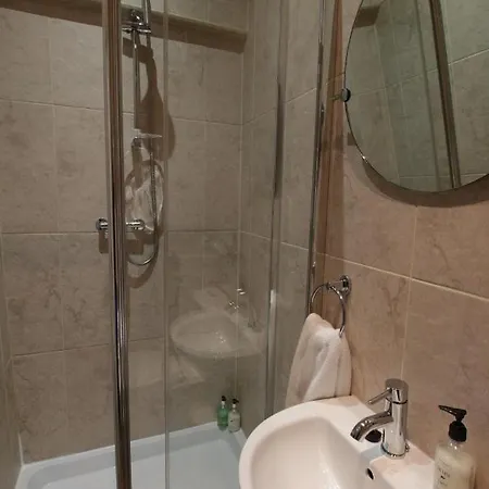 Tennyson Guest house 4*