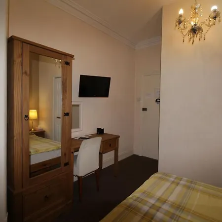 Tennyson Guest house 4*
