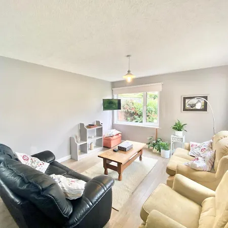 Willis Close Holiday home