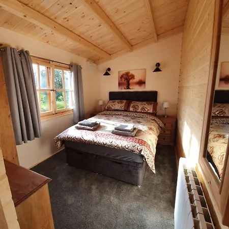 West Pool Chalet Lincoln