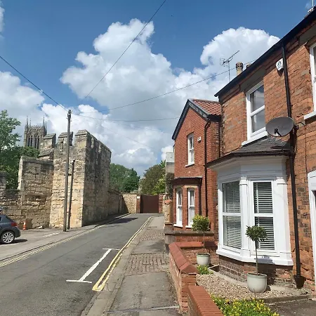 Cathedral Quarter House With Free Secure Driveway Parking For 2 Cars Lincoln