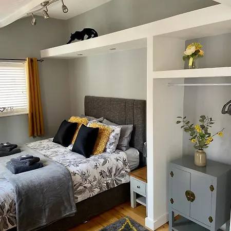 Holiday home Detached One Bedroom House Near To Castle And Cathedral *