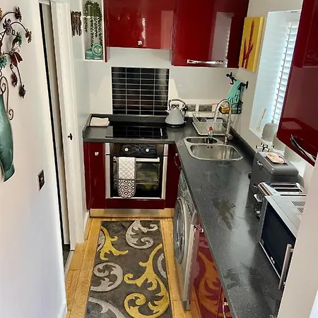 Detached One Bedroom House Near To Castle And Cathedral