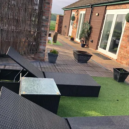 Retreat With Private Hot Tub * Lincoln