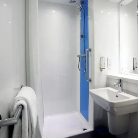 Travelodge Lincoln Thorpe On The Hill Hotel 3*