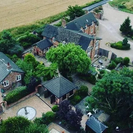 Retreat With Private Hot Tub * Lincoln