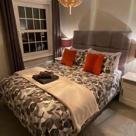 Cathedral Quarter House With Free Secure Driveway Parking For 2 Cars Holiday home Lincoln
