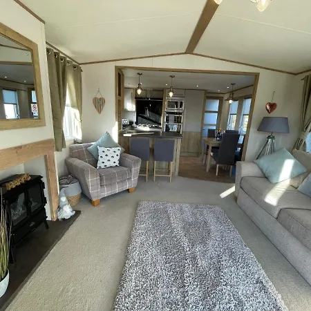 Tattershall Lakes Mini Breaks - Fishing Holiday home *