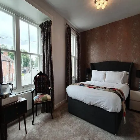 The Bronze Pig Hotel 3*