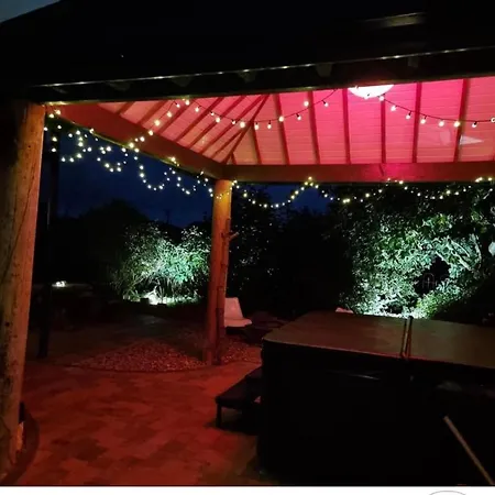 Retreat With Private Hot Tub Holiday home