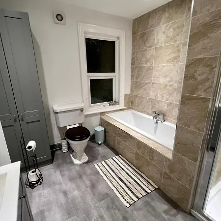 Дом отдыха Stylish Uphill Townhouse *