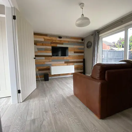 Comfortable Modern 1bed House 5 Mins From Centre Holiday home *
