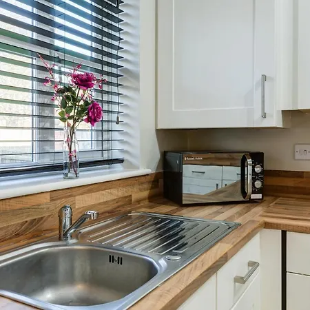 Comfortable 3 Bed Apartment Lincoln