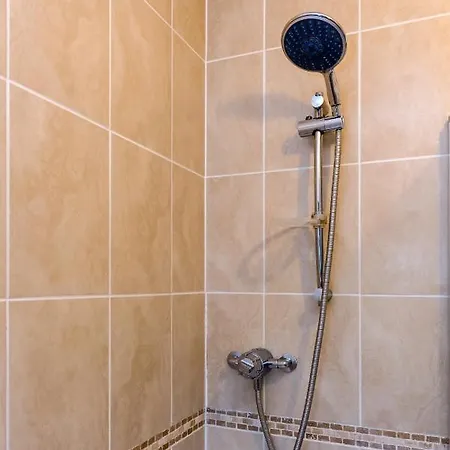 Comfortable 3 Bed Apartment *