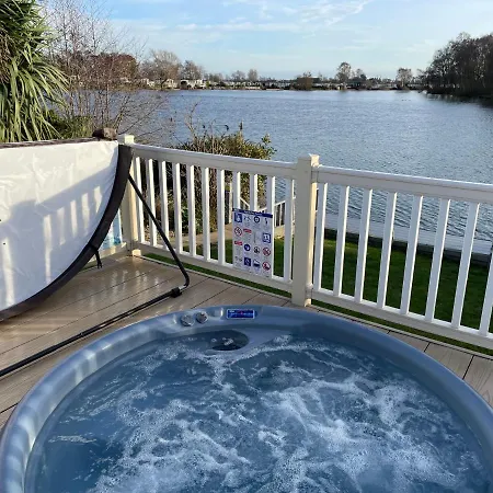 Tattershall Lakes Mini Breaks - Fishing *