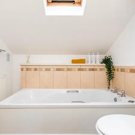 Centre Charming 2 Bed Lovely Apartment-snugstaff Apartment