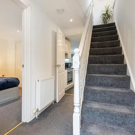 Centre Charming 2 Bed Lovely Apartment-snugstaff *