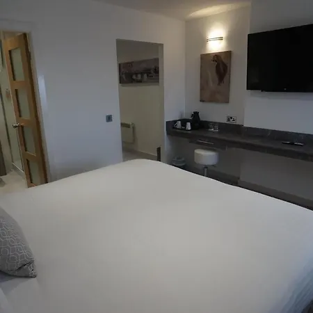 Damon's Hotel Lincoln