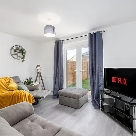 The Holt-ideal For Contractors- Sylish 2 Bedrooms Apartment-parking Guest house