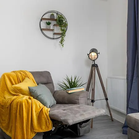 The Holt-ideal For Contractors- Sylish 2 Bedrooms Apartment-parking Guest house
