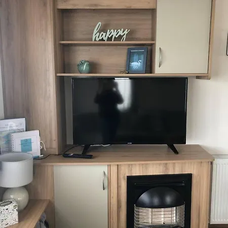 Holiday home Lovely 3-bed Caravan With Hot Tub In Lincolnshire