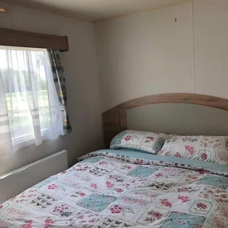 Holiday home Lovely 3-bed Caravan With Hot Tub In Lincolnshire