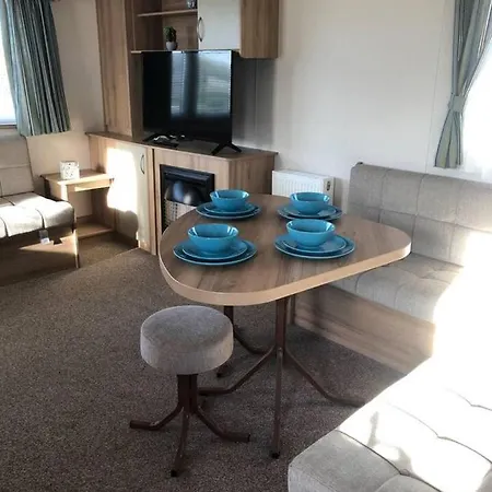 Holiday home Lovely 3-bed Caravan With Hot Tub In Lincolnshire *