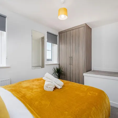 Guest house The Holt-ideal For Contractors- Sylish 2 Bedrooms Apartment-parking *