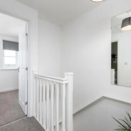The Holt-ideal For Contractors- Sylish 2 Bedrooms Apartment-parking